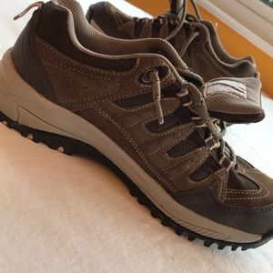 Denali Birch low ankle hiking shoes size 8.5